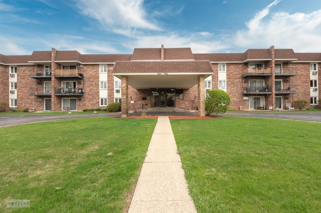 850 S Lorraine Rd Unit 1A, Wheaton, IL 60189 - view of property with driveway