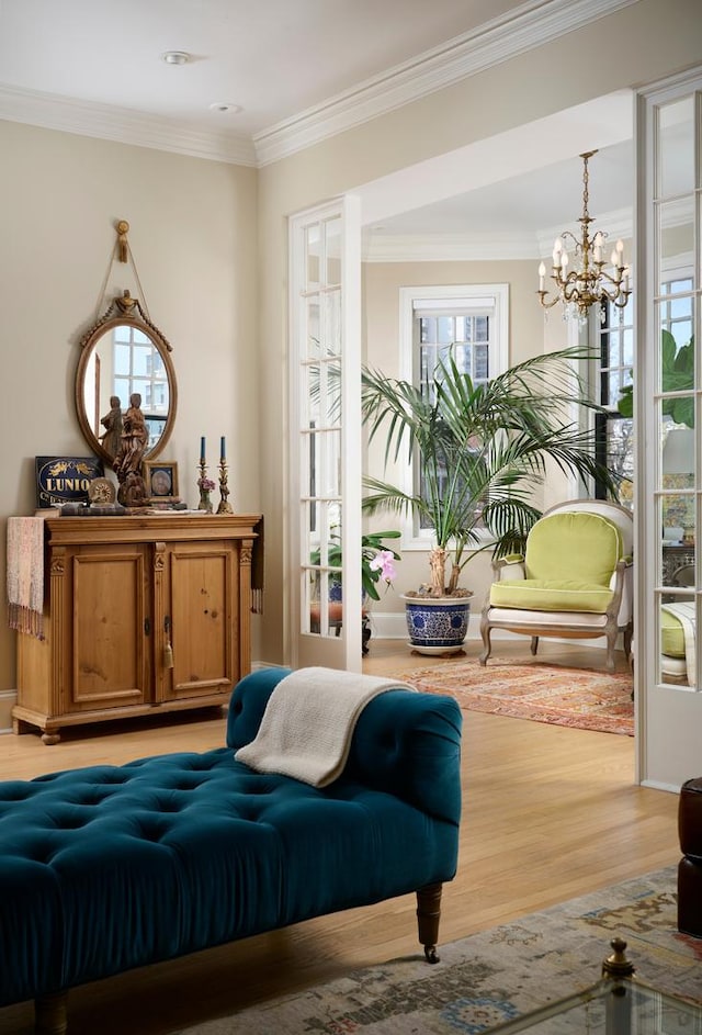 635 W Sheridan Rd Unit 3, Chicago, IL 60613 - living area featuring a chandelier, light wood-style flooring, and crown molding