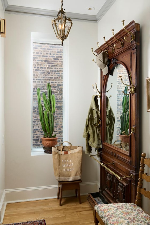 635 W Sheridan Rd Unit 3, Chicago, IL 60613 - sitting room with light wood-style flooring, crown molding, and baseboards