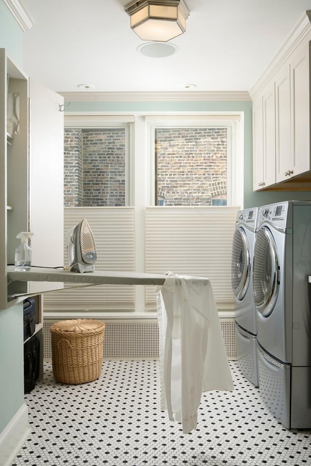 635 W Sheridan Rd Unit 3, Chicago, IL 60613 - laundry area featuring separate washer and dryer, cabinet space, and crown molding
