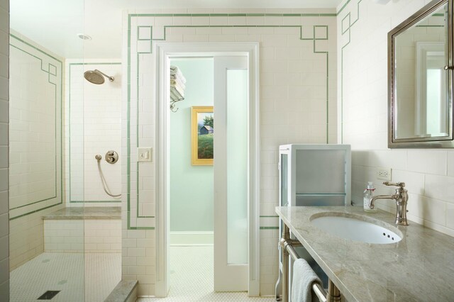 635 W Sheridan Rd Unit 3, Chicago, IL 60613 - bathroom featuring a shower stall, tile walls, vanity, and tile patterned flooring