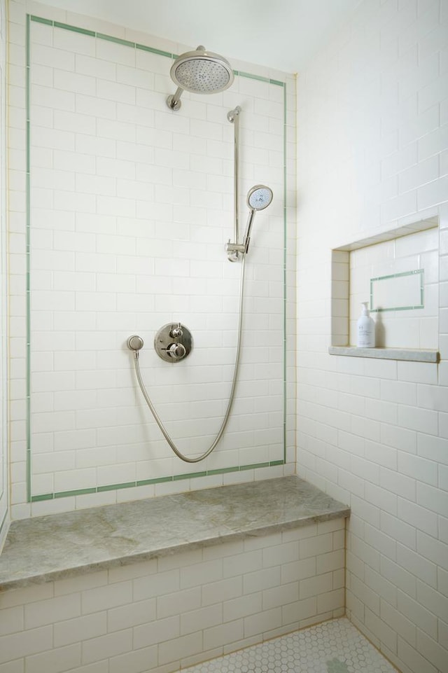 635 W Sheridan Rd Unit 3, Chicago, IL 60613 - bathroom with a tile shower