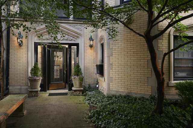 635 W Sheridan Rd Unit 3, Chicago, IL 60613 - entrance to property with brick siding