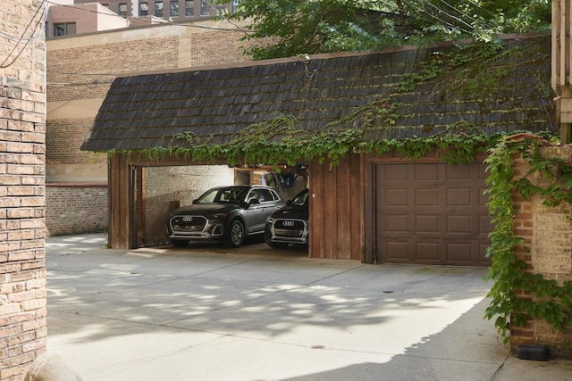 635 W Sheridan Rd Unit 3, Chicago, IL 60613 - view of car parking featuring a garage and concrete driveway