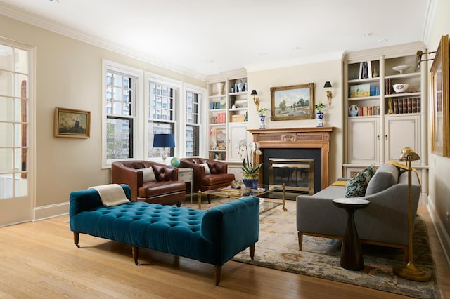 635 W Sheridan Rd Unit 3, Chicago, IL 60613 - living area featuring wood finished floors, a glass covered fireplace, crown molding, built in shelves, and baseboards