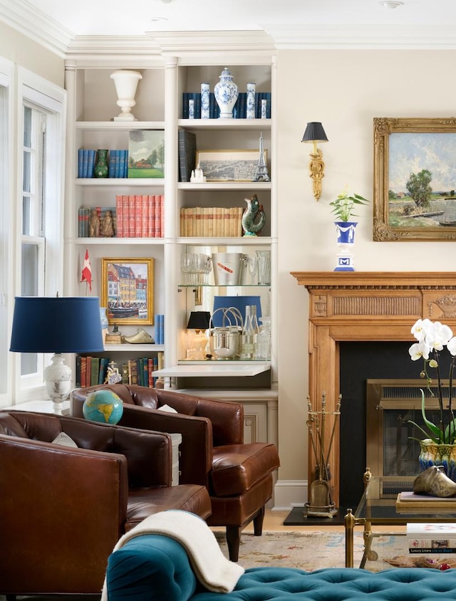 635 W Sheridan Rd Unit 3, Chicago, IL 60613 - living area with ornamental molding and wood finished floors