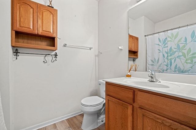 1553 Catalina Ln, Aurora, IL 60504 - full bath featuring vanity, toilet, wood finished floors, a shower with curtain, and baseboards