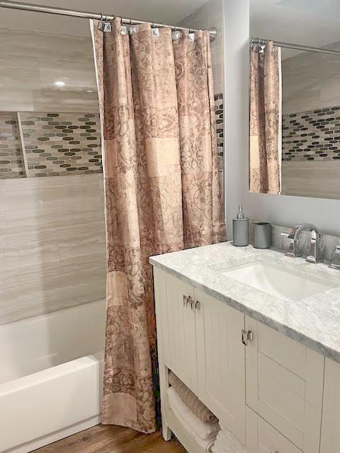 445 N Park Blvd Unit 3D, Glen Ellyn, IL 60137 - bathroom featuring vanity, shower / bath combo with shower curtain, and wood finished floors