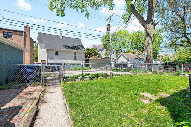 318 Custer Ave, Evanston, IL 60202 - view of yard with a gate