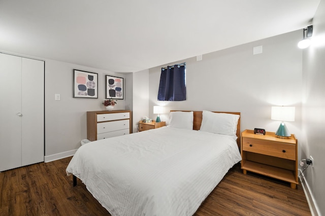 318 Custer Ave, Evanston, IL 60202 - bedroom with wood finished floors and baseboards