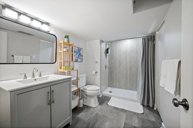 318 Custer Ave, Evanston, IL 60202 - full bath with toilet, a shower with curtain, and vanity