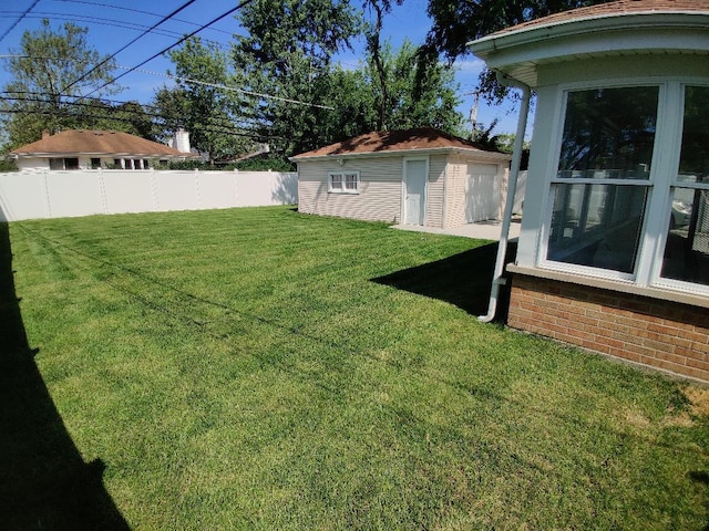 7726 N Harlem Ave, Niles, IL 60714 - view of yard with an outdoor structure