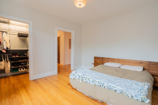 6652 N Glenwood Ave Unit 3N, Chicago, IL 60626 - bedroom with wood finished floors, baseboards, and a closet