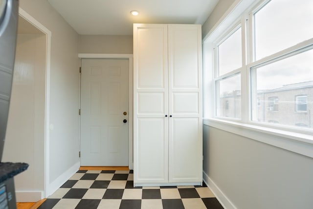 6652 N Glenwood Ave Unit 3N, Chicago, IL 60626 - interior space with dark floors, baseboards, and recessed lighting