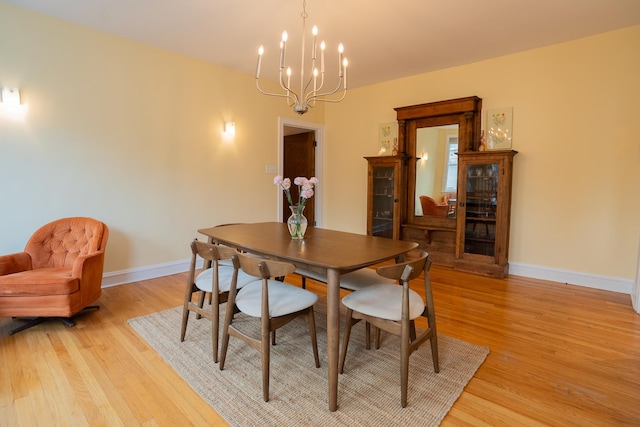 6652 N Glenwood Ave Unit 3N, Chicago, IL 60626 - dining space featuring a chandelier, light wood-style floors, and baseboards