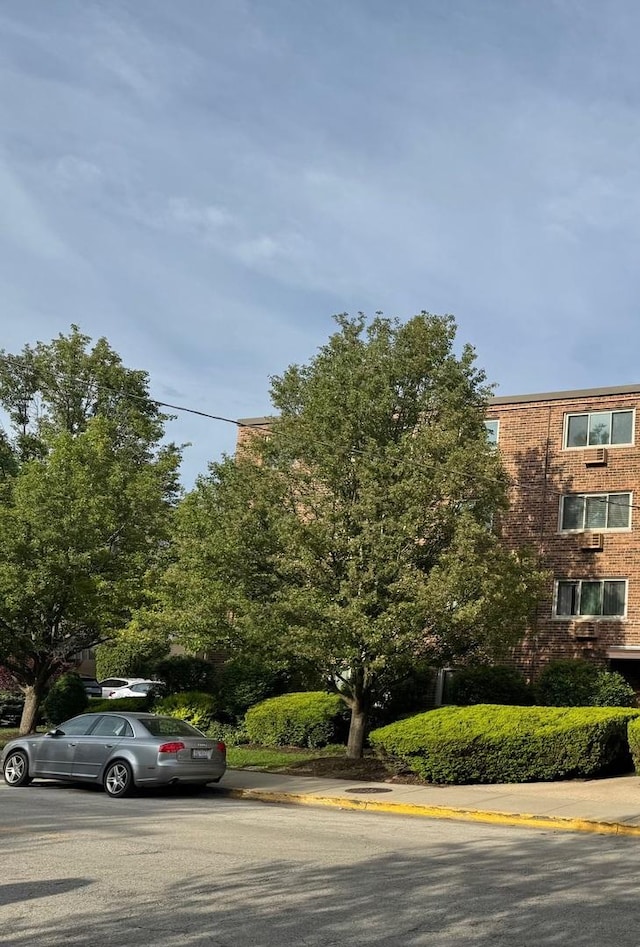 477 Graceland Ave Unit 2F, Des Plaines, IL 60016 - view of parking / parking lot