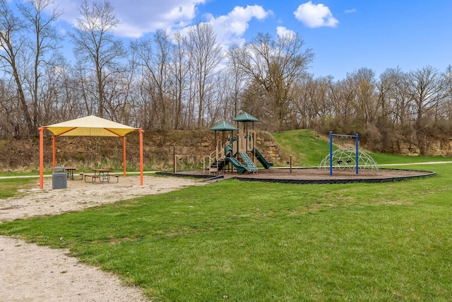 694 Lake Summerset Rd, Davis, IL 61019 - community playground featuring a lawn