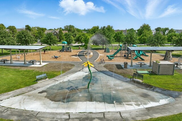 16347 W Cagwin Dr, Lockport, IL 60441 - surrounding community with a yard