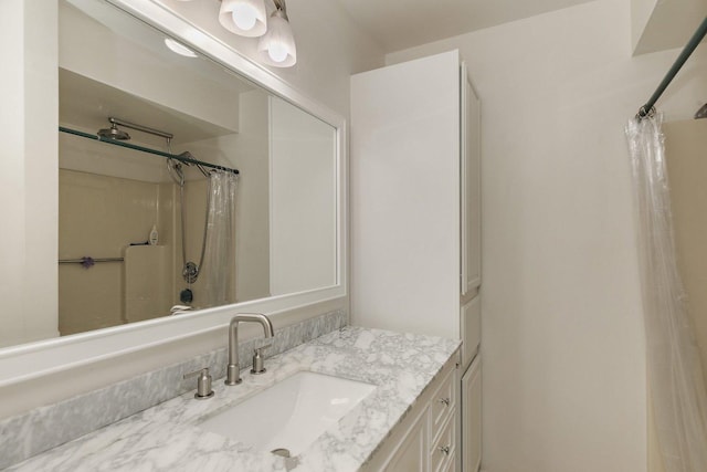 full bath featuring curtained shower and vanity