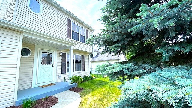1807 Cambridge Dr, Carpentersville, IL 60110 - photo 1