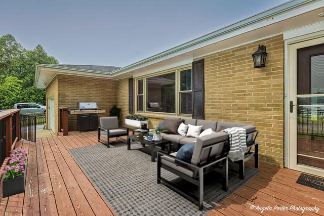 34942 N Gogol Ave, Ingleside, IL 60041 - wooden deck featuring outdoor lounge area