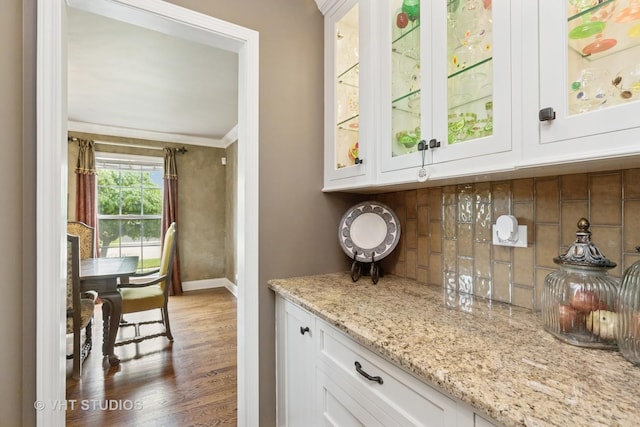 36932 N Fernview Ln, Lake Villa, IL 60046 - bar with baseboards, ornamental molding, wood finished floors, and tasteful backsplash