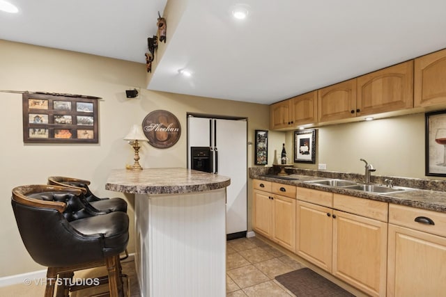 36932 N Fernview Ln, Lake Villa, IL 60046 - kitchen featuring a sink, a breakfast bar, baseboards, light tile patterned floors, and light brown cabinets