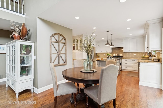 36932 N Fernview Ln, Lake Villa, IL 60046 - dining room featuring light wood-style floors, recessed lighting, and baseboards
