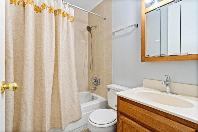 2901 S Michigan Ave Unit 903, Chicago, IL 60616 - full bath featuring toilet, vanity, and shower / bath combination with curtain