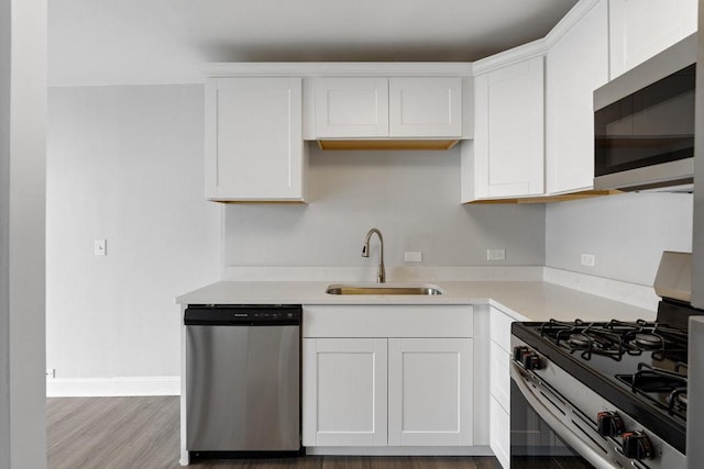 2901 S Michigan Ave Unit 903, Chicago, IL 60616 - kitchen featuring stainless steel appliances, a sink, light countertops, and white cabinets