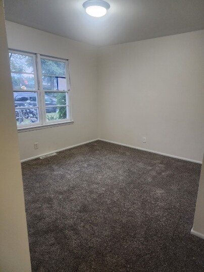 1184 E Merchant St, Kankakee, IL 60901 - photo 15
