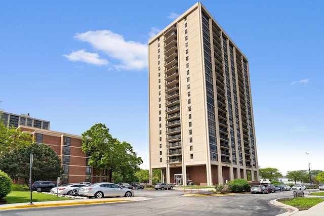 2901 S Michigan Ave Unit 904, Chicago, IL 60616 - view of building exterior with uncovered parking