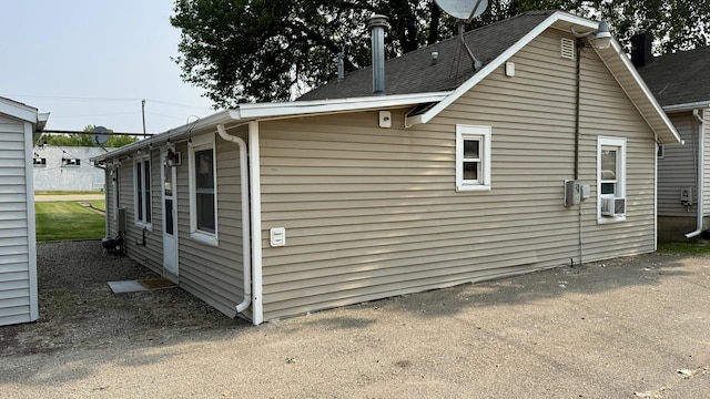 929 Armstrong St, Morris, IL 60450 - view of side of home featuring cooling unit