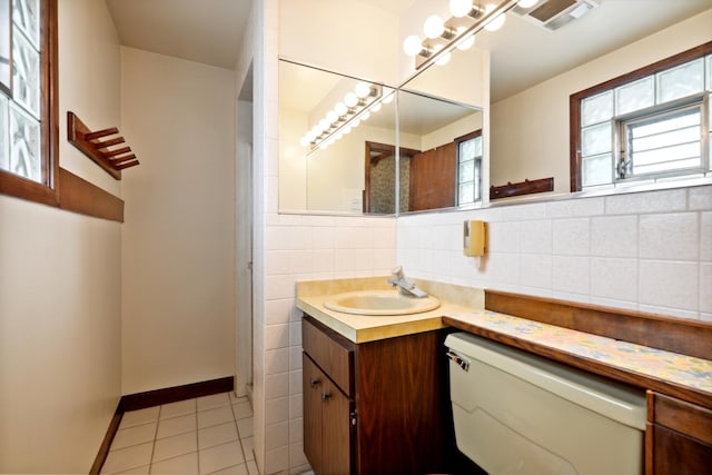 4612 W 89th Pl, Hometown, IL 60456 - bathroom featuring vanity, tile patterned flooring, tile walls, and baseboards