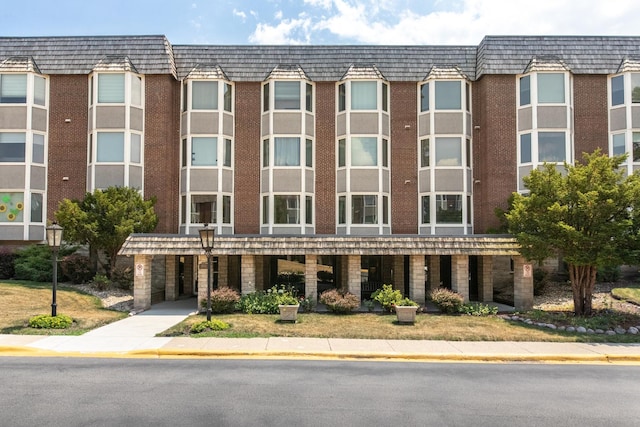 401 Ascot Dr Unit 1C, Park Ridge, IL 60068 - view of building exterior featuring a carport and concrete driveway