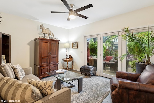 5844 N Hermitage Ave Unit A, Chicago, IL 60660 - living room featuring a ceiling fan