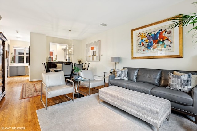 5844 N Hermitage Ave Unit A, Chicago, IL 60660 - living area featuring light wood-style flooring and baseboards