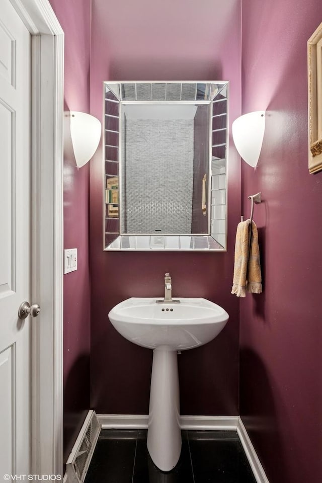 5844 N Hermitage Ave Unit A, Chicago, IL 60660 - bathroom with tile patterned flooring and baseboards