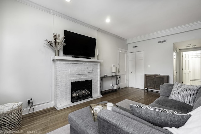 4005 N Southport Ave Unit 2, Chicago, IL 60613 - living area with crown molding, wood finished floors, a fireplace, recessed lighting, and baseboards