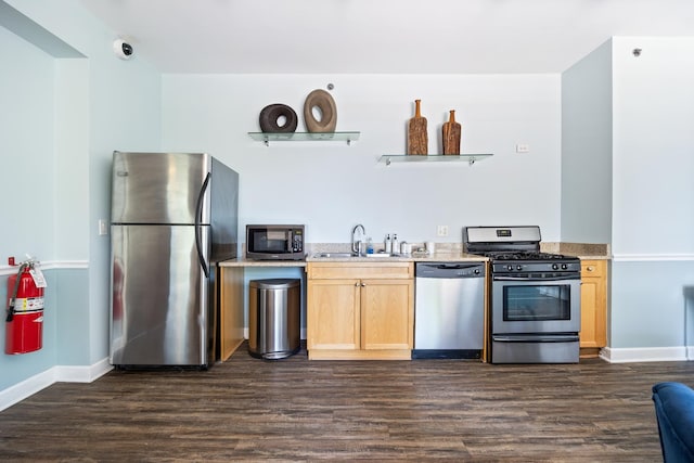1400 S Michigan Ave Unit 707, Chicago, IL 60605 - kitchen featuring stainless steel appliances, a sink, dark wood-style flooring, and light brown cabinets