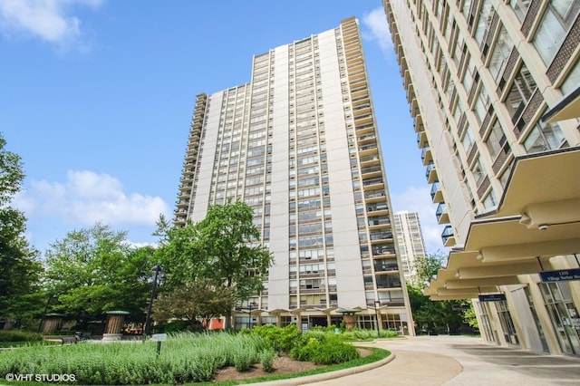 1360 N Sandburg Ter Unit 901C, Chicago, IL 60610 - photo 1