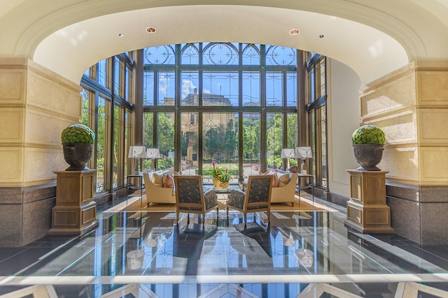 2550 N Lakeview Ave Unit N903, Chicago, IL 60614 - lobby featuring a high ceiling