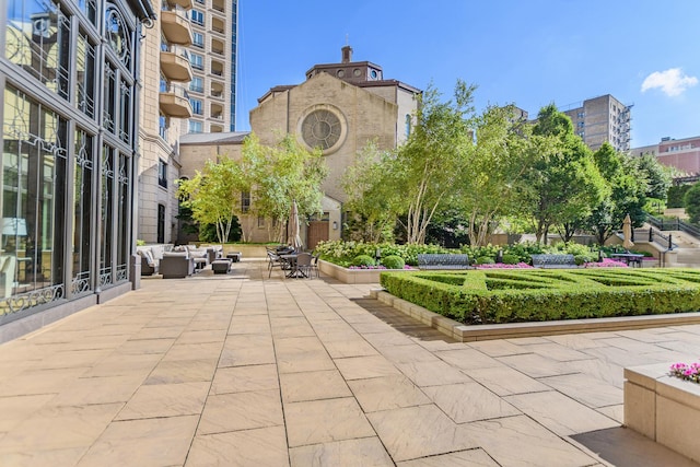 2550 N Lakeview Ave Unit N903, Chicago, IL 60614 - view of home's community with an outdoor hangout area and a patio area