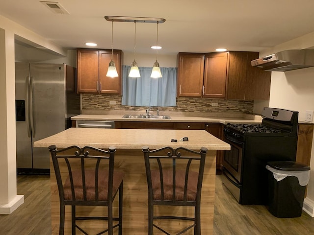2655 W 97th Pl, Evergreen Park, IL 60805 - kitchen featuring stainless steel appliances, a sink, dark wood-style flooring, under cabinet range hood, and recessed lighting