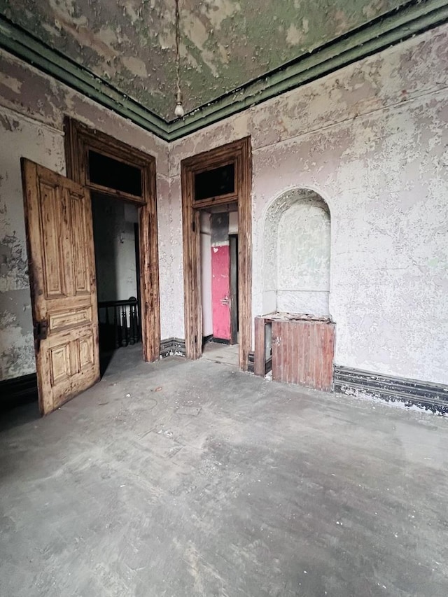 3362 S Giles Ave, Chicago, IL 60616 - spare room with unfinished concrete flooring