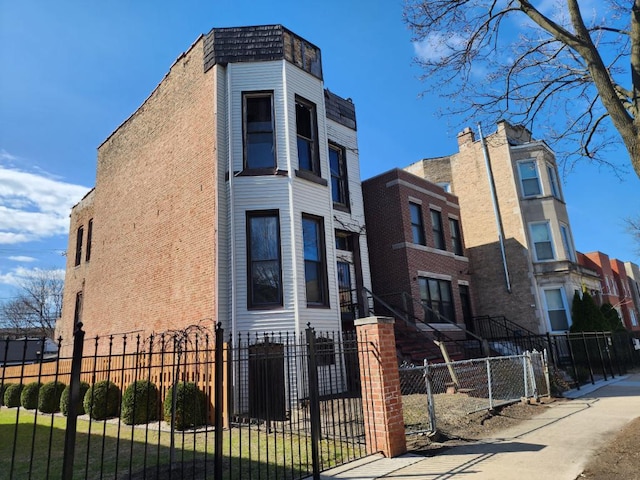 3362 S Giles Ave, Chicago, IL 60616 - view of building exterior featuring a fenced front yard