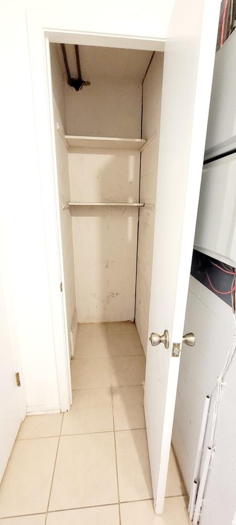 1353 Perry St Unit 6, Des Plaines, IL 60016 - view of closet