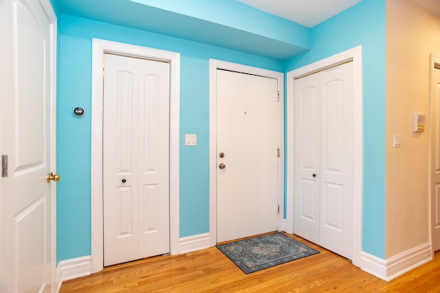 1239 W Jarvis Ave Unit 3, Chicago, IL 60626 - foyer entrance featuring light wood-style flooring and baseboards