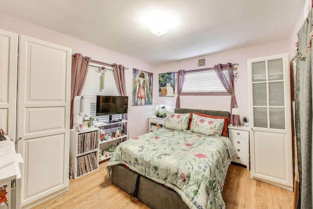 300 Hollywood Ct, Wilmette, IL 60091 - bedroom with light wood-type flooring