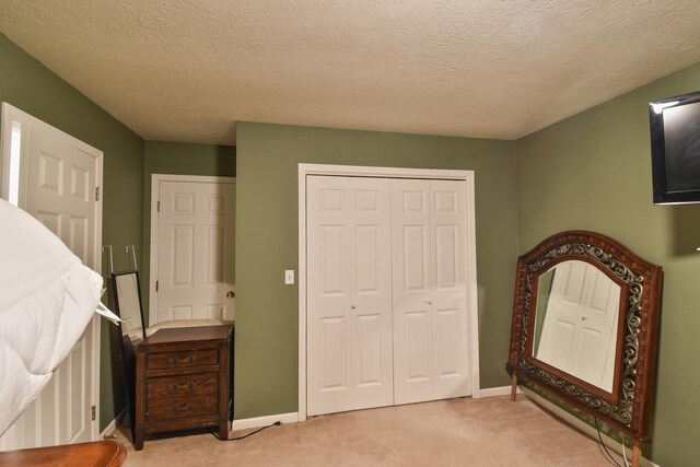 1403 N Motorola Dr, Pontiac, IL 61764 - bedroom with light colored carpet, a closet, baseboards, and a textured ceiling